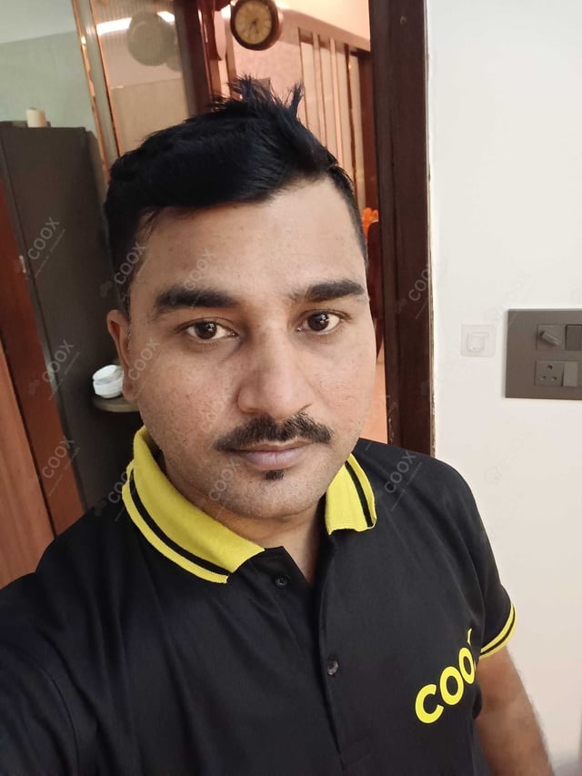 Chef from COOX at bookings. Professional cooks chefs at home