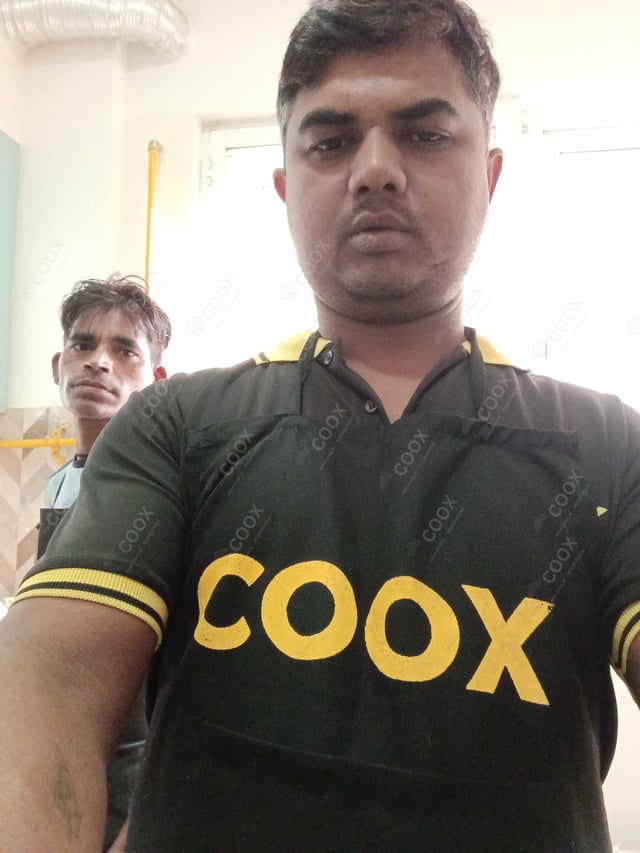Chef from COOX at bookings. Professional cooks chefs at home