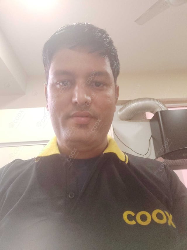 Chef from COOX at bookings. Professional cooks chefs at home