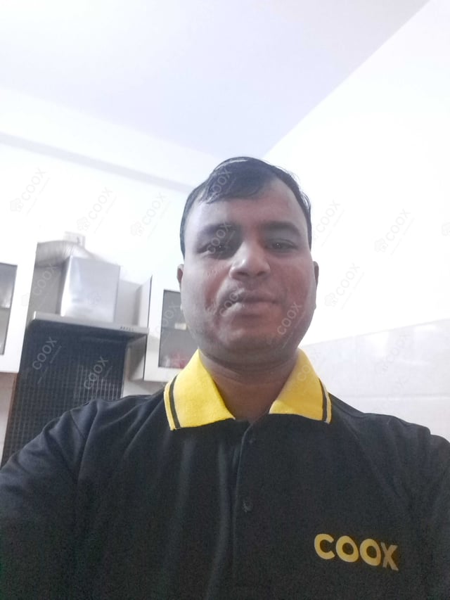 Chef from COOX at bookings. Professional cooks chefs at home