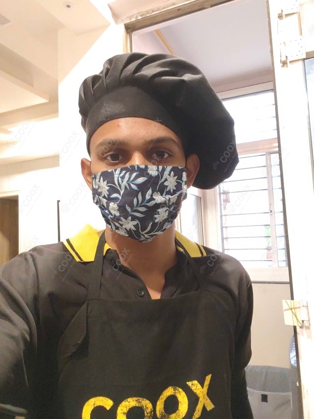 Chef from COOX at bookings. Professional cooks chefs at home