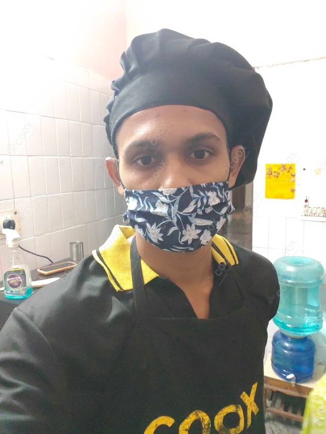 Chef from COOX at bookings. Professional cooks chefs at home