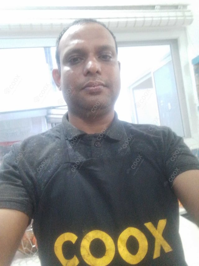 Chef from COOX at bookings. Professional cooks chefs at home