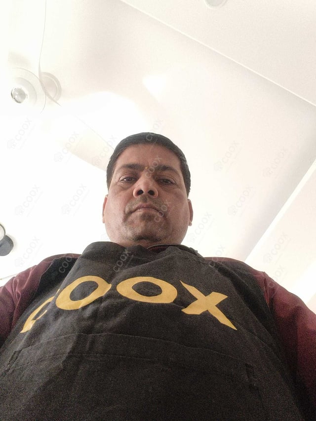 Chef from COOX at bookings. Professional cooks chefs at home