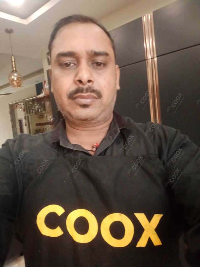Chef from COOX at bookings. Professional cooks chefs at home