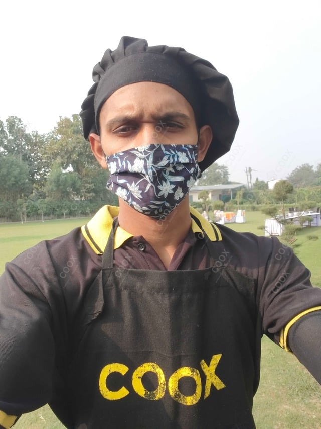 Chef from COOX at bookings. Professional cooks chefs at home