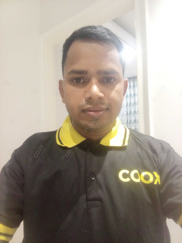 Chef from COOX at bookings. Professional cooks chefs at home