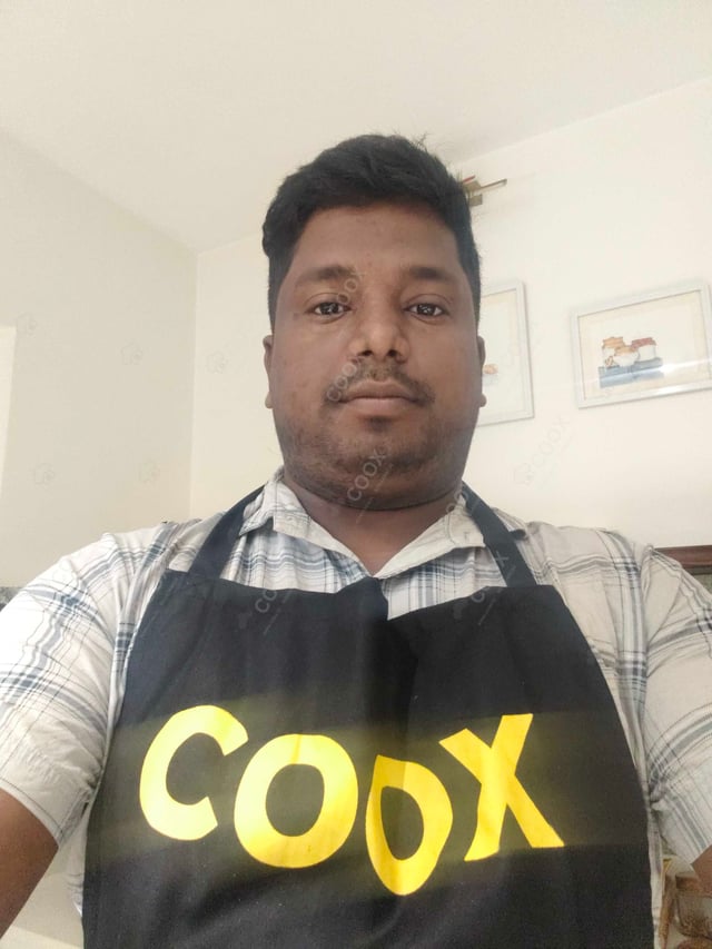 Chef from COOX at bookings. Professional cooks chefs at home