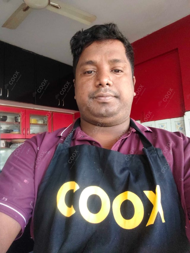 Chef from COOX at bookings. Professional cooks chefs at home