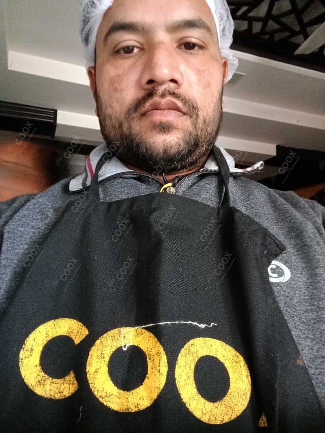 Chef from COOX at bookings. Professional cooks chefs at home