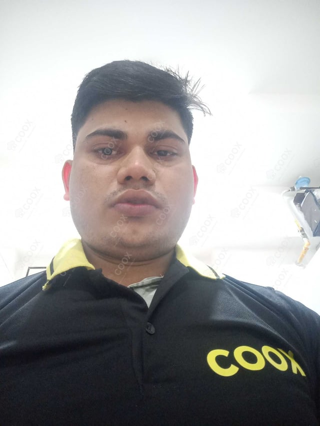 Chef from COOX at bookings. Professional cooks chefs at home