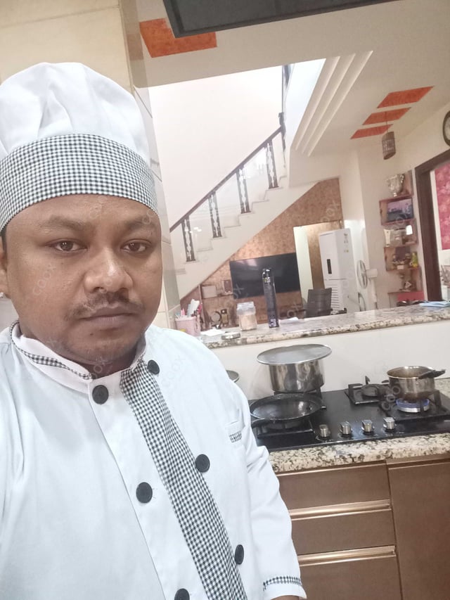 Chef from COOX at bookings. Professional cooks chefs at home