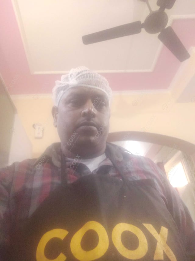 Chef from COOX at bookings. Professional cooks chefs at home