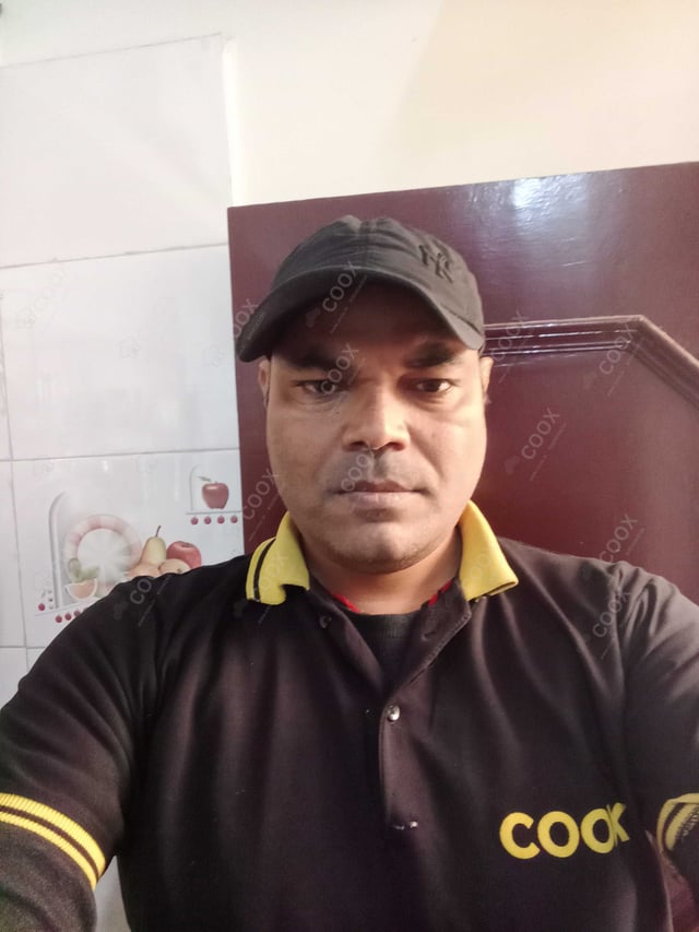Chef from COOX at bookings. Professional cooks chefs at home