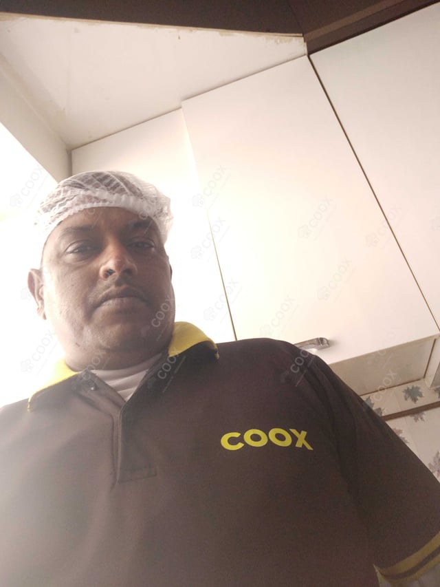 Chef from COOX at bookings. Professional cooks chefs at home