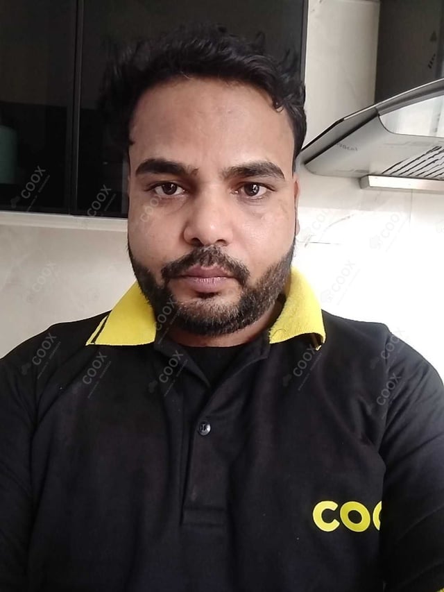 Chef from COOX at bookings. Professional cooks chefs at home
