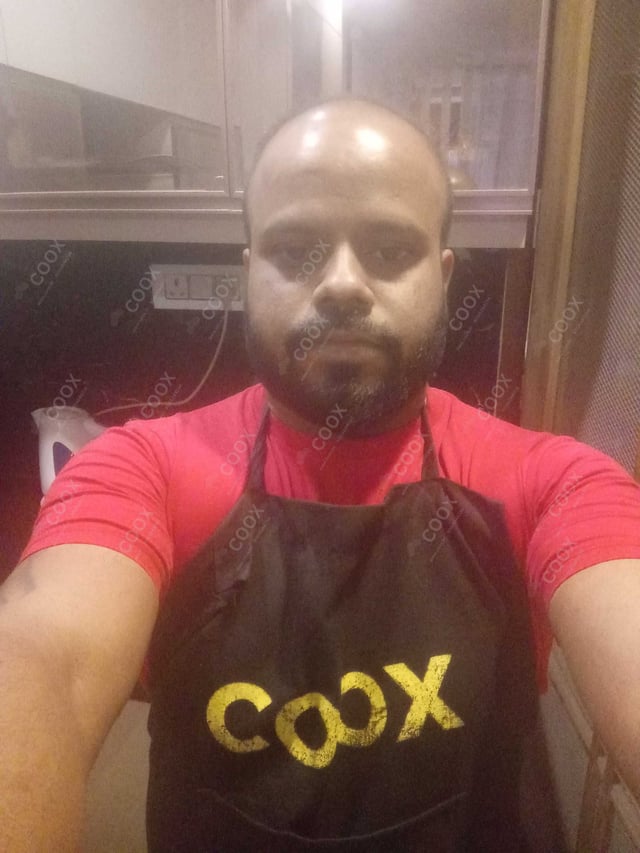 Chef from COOX at bookings. Professional cooks chefs at home