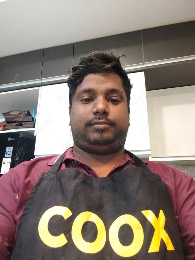 Chef from COOX at bookings. Professional cooks chefs at home