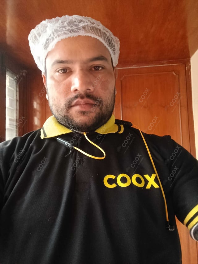 Chef from COOX at bookings. Professional cooks chefs at home