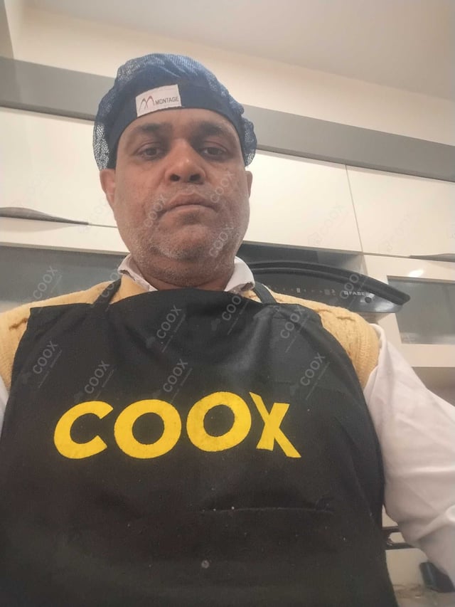 Chef from COOX at bookings. Professional cooks chefs at home
