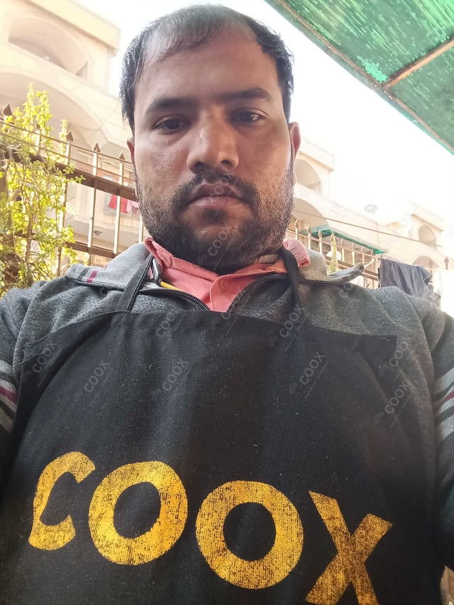 Chef from COOX at bookings. Professional cooks chefs at home
