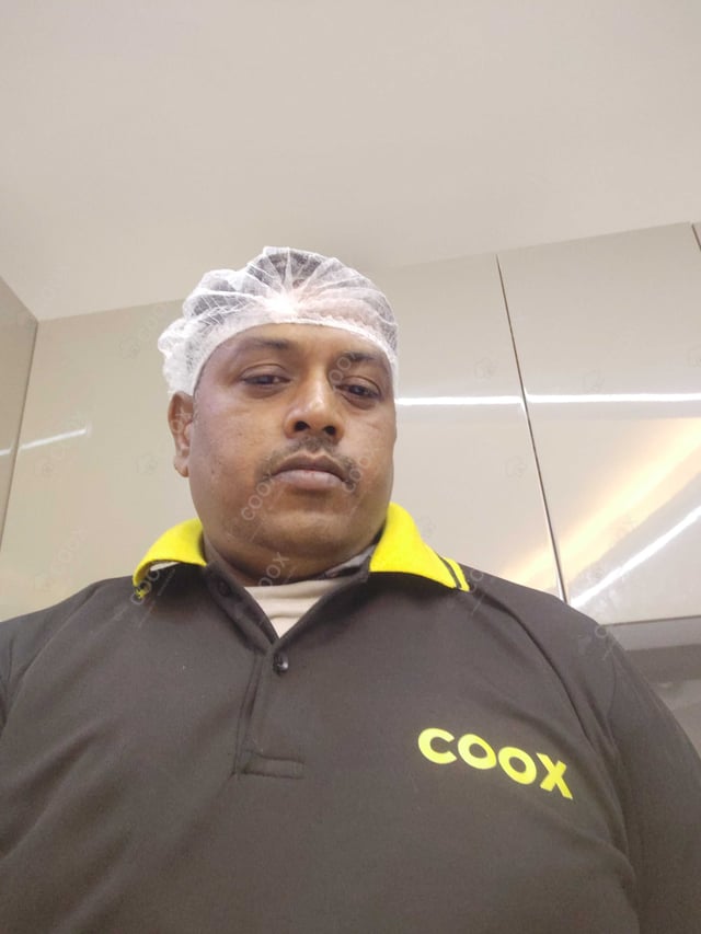 Chef from COOX at bookings. Professional cooks chefs at home