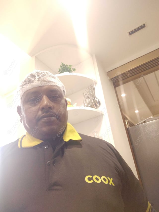 Chef from COOX at bookings. Professional cooks chefs at home