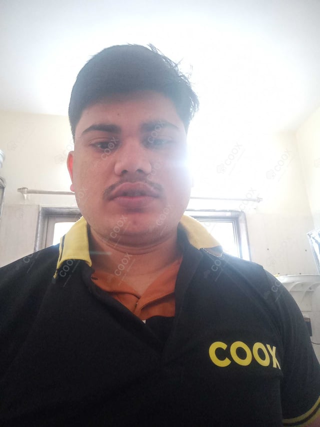 Chef from COOX at bookings. Professional cooks chefs at home