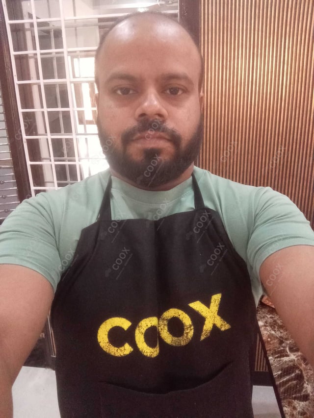 Chef from COOX at bookings. Professional cooks chefs at home