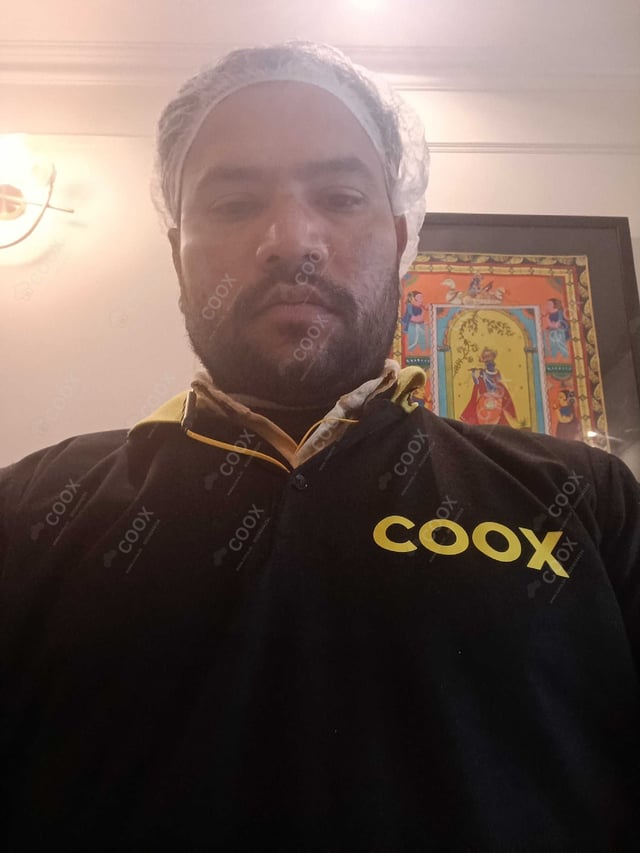 Chef from COOX at bookings. Professional cooks chefs at home