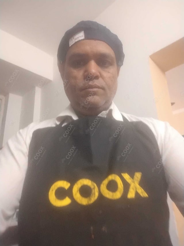 Chef from COOX at bookings. Professional cooks chefs at home