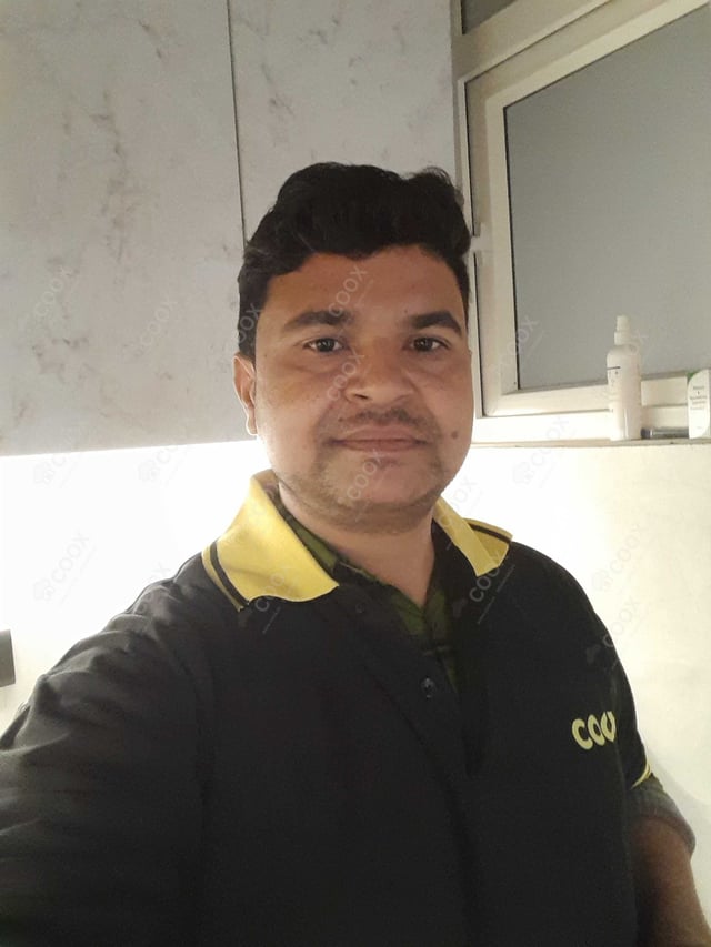 Chef from COOX at bookings. Professional cooks chefs at home