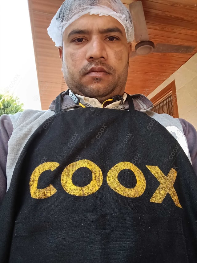 Chef from COOX at bookings. Professional cooks chefs at home