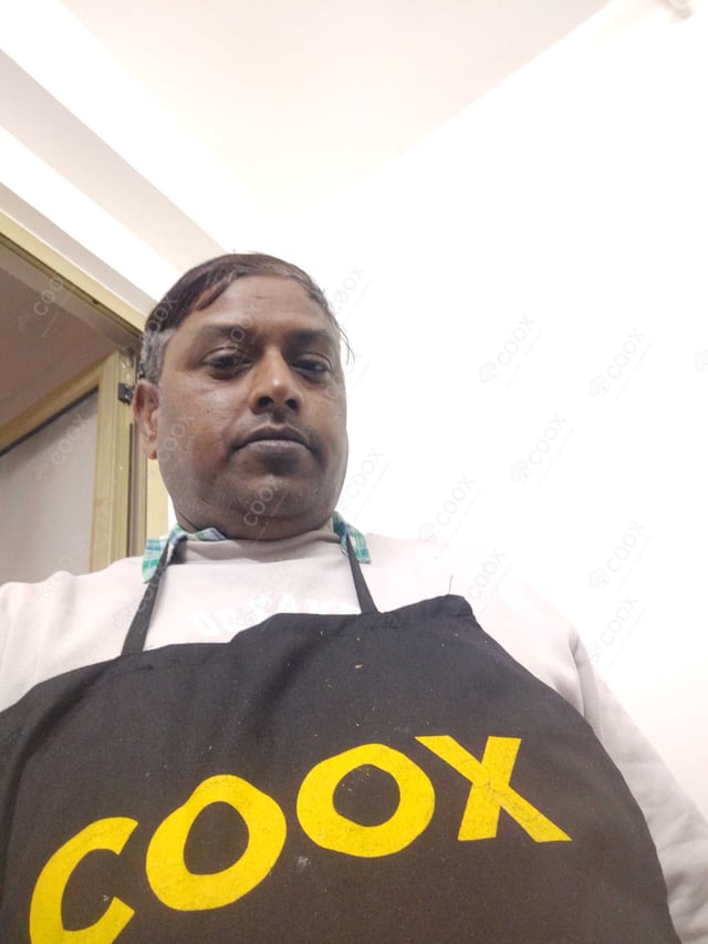 Chef from COOX at bookings. Professional cooks chefs at home