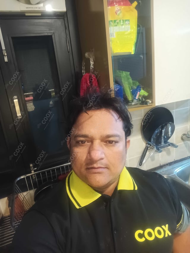 Chef from COOX at bookings. Professional cooks chefs at home