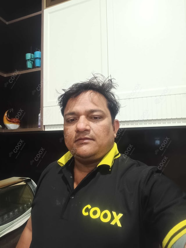 Chef from COOX at bookings. Professional cooks chefs at home