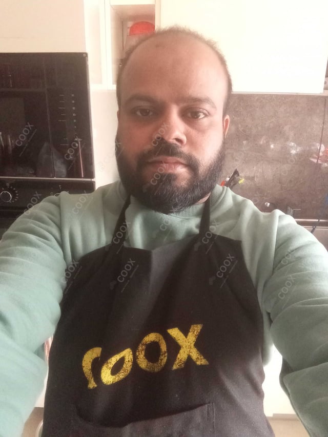 Chef from COOX at bookings. Professional cooks chefs at home