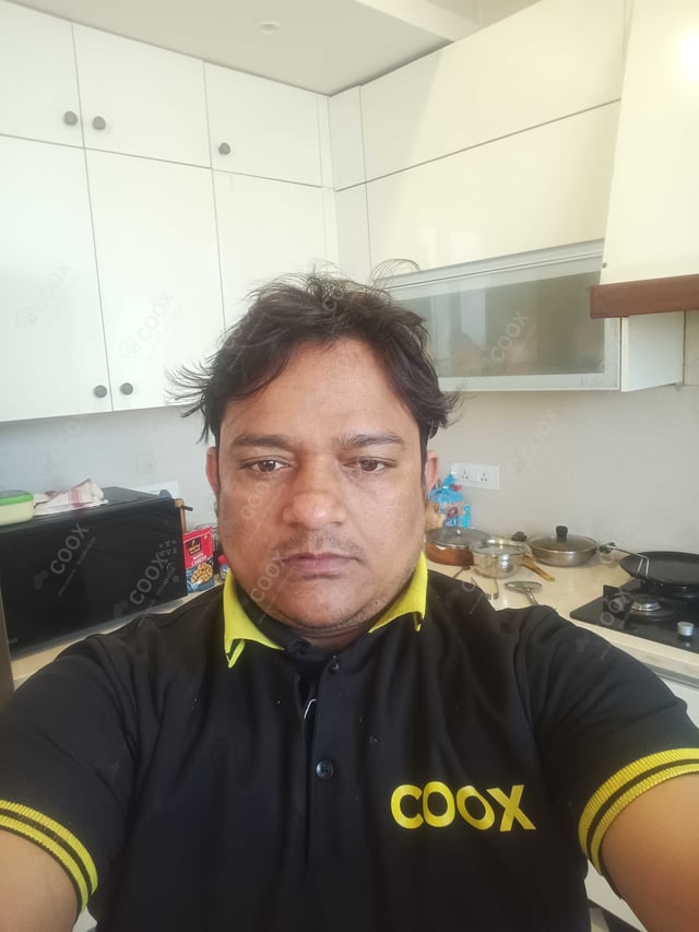 Chef from COOX at bookings. Professional cooks chefs at home