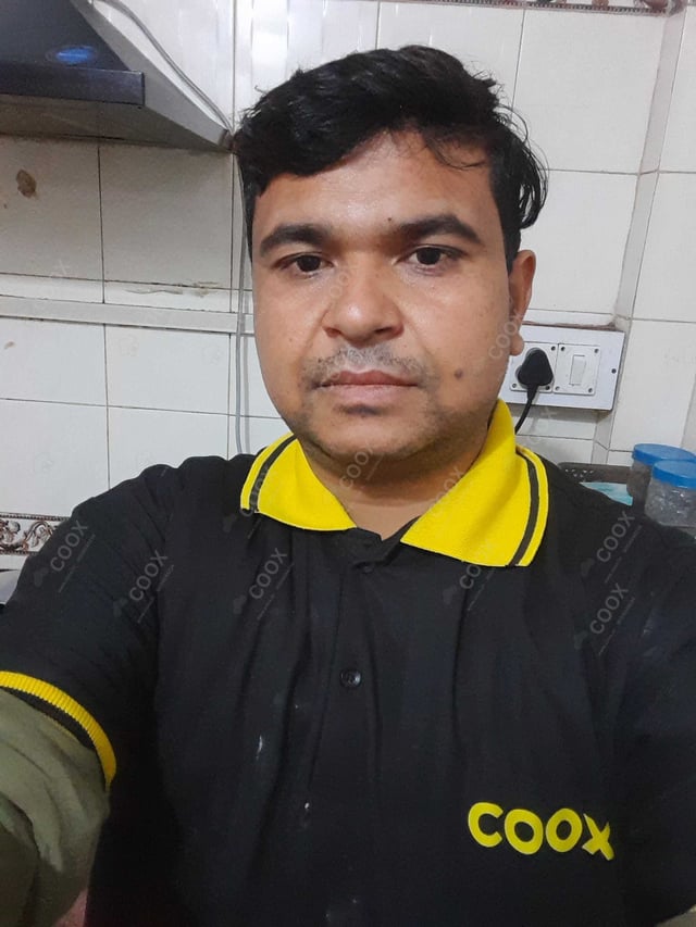 Chef from COOX at bookings. Professional cooks chefs at home