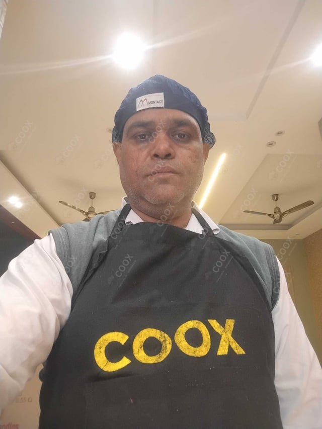 Chef from COOX at bookings. Professional cooks chefs at home