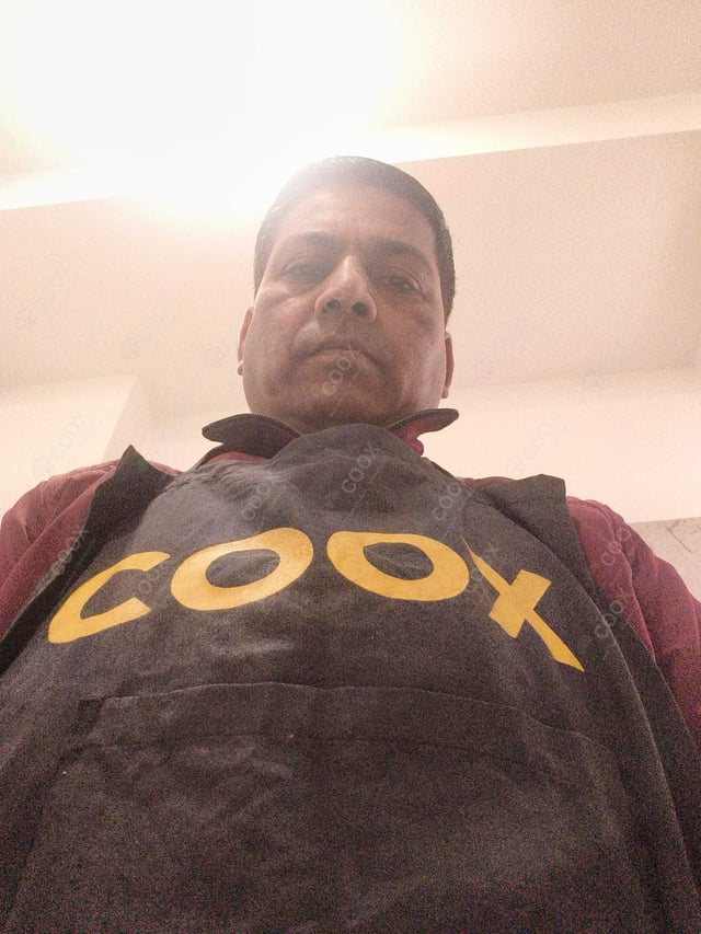 Chef from COOX at bookings. Professional cooks chefs at home