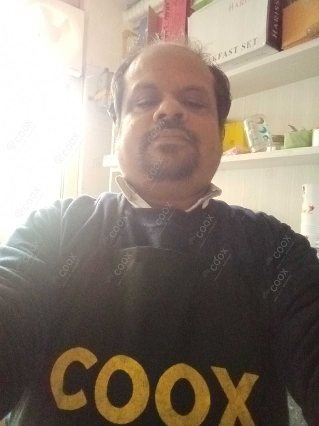 Chef from COOX at bookings. Professional cooks chefs at home