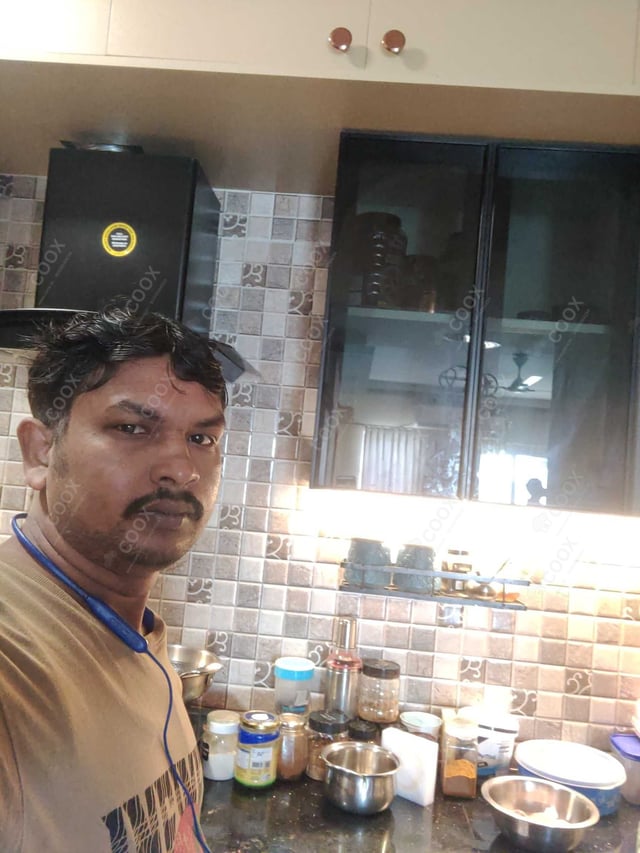 Chef from COOX at bookings. Professional cooks chefs at home