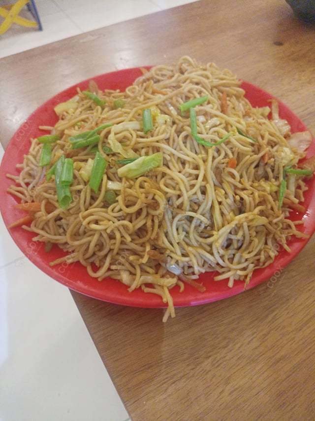 Delicious Veg Hakka Noodles prepared by COOX