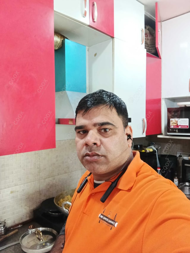 Chef from COOX at bookings. Professional cooks chefs at home