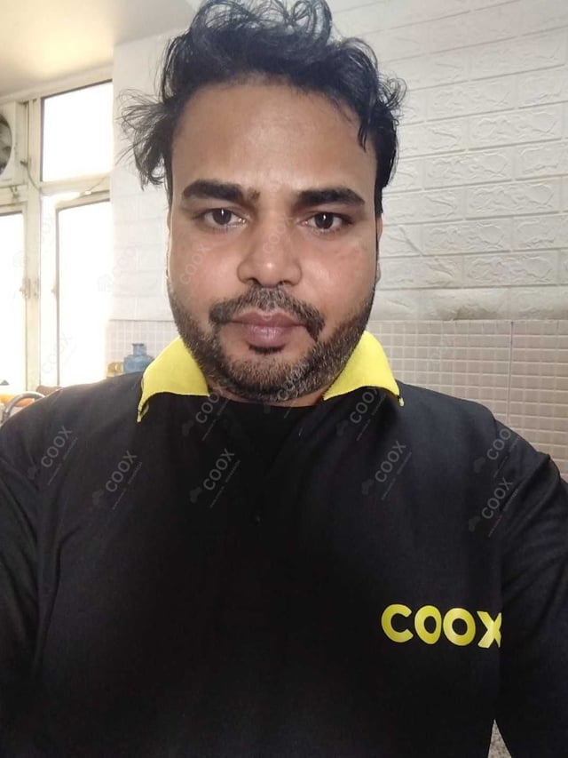 Chef from COOX at bookings. Professional cooks chefs at home