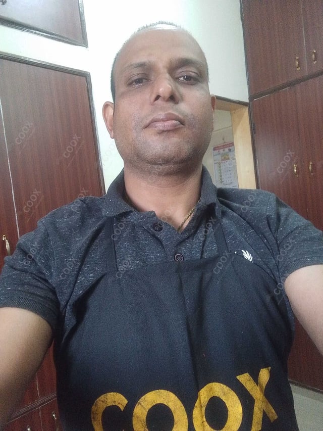 Chef from COOX at bookings. Professional cooks chefs at home