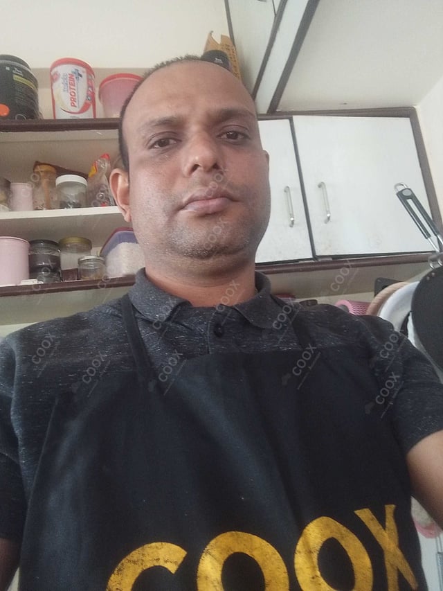 Chef from COOX at bookings. Professional cooks chefs at home