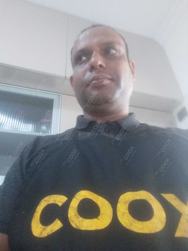 Chef from COOX at bookings. Professional cooks chefs at home
