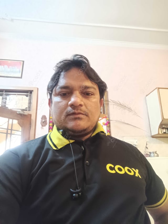 Chef from COOX at bookings. Professional cooks chefs at home